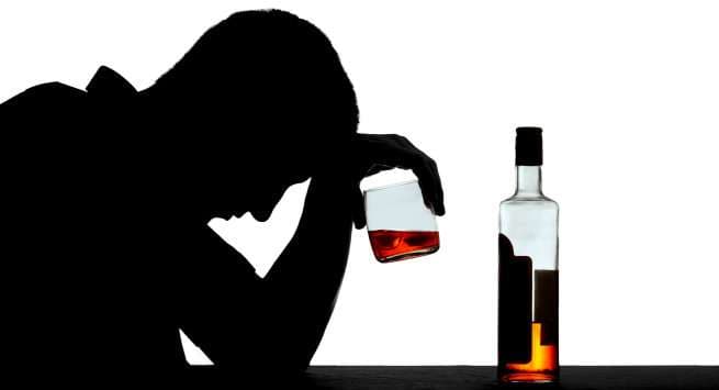 Alkooli, mbi pesë gota në javë rrisin rrezikun e vdekjes