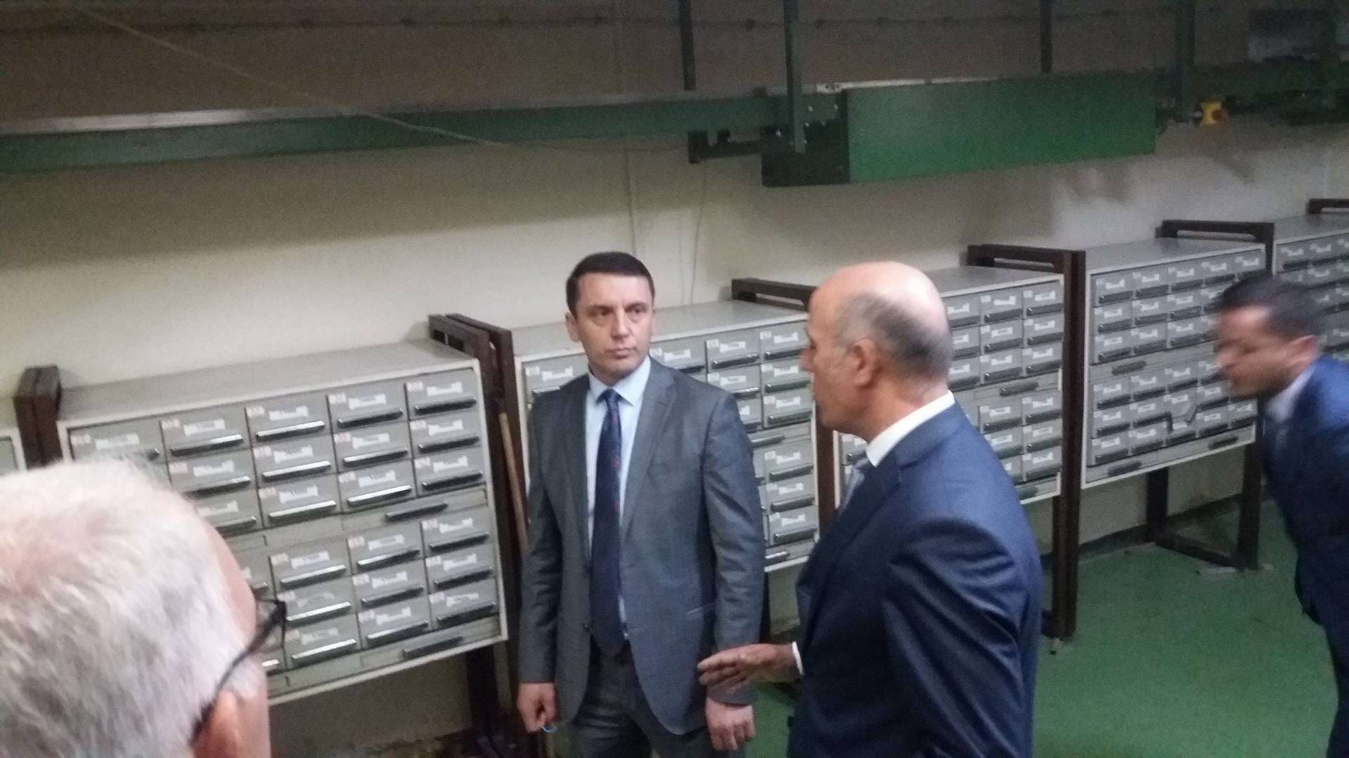 Gashi premton zgjidhjen e problemit të kanalizimit në bibliotekë