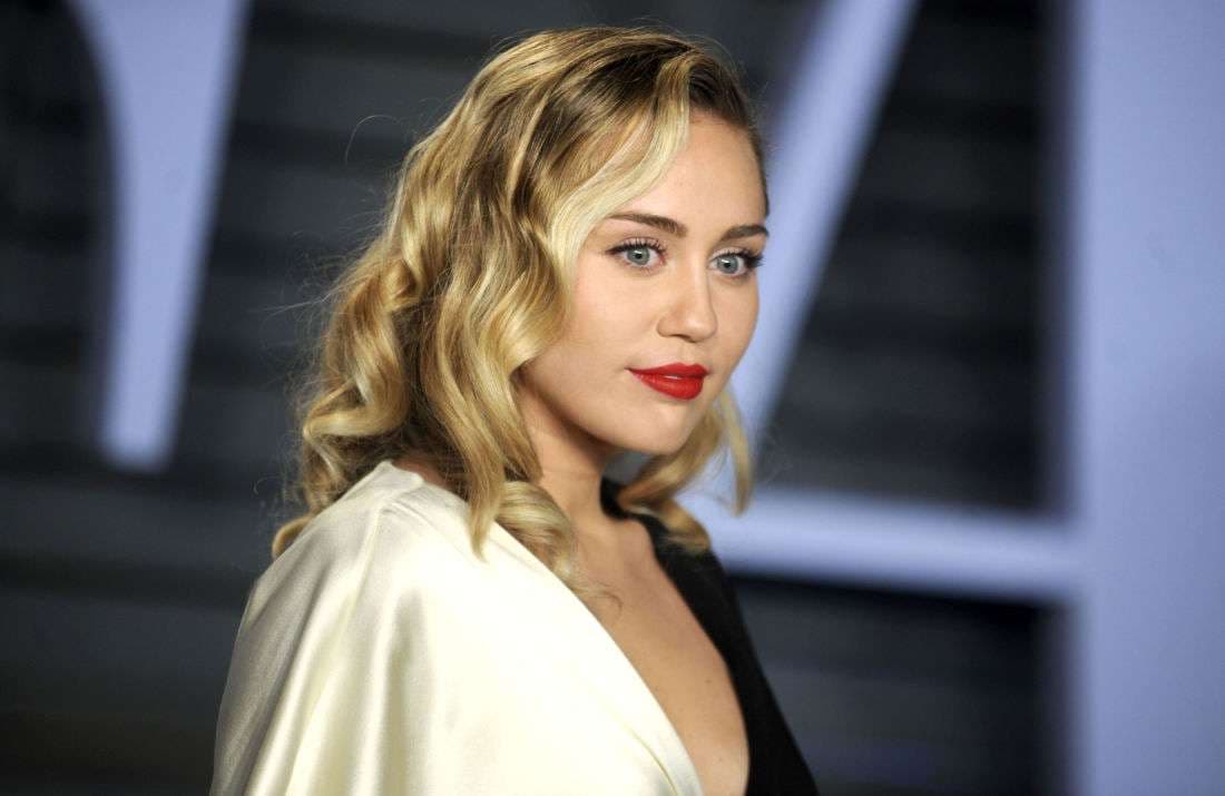 Miley Cyrus i digjet shtëpia në Kaliforni