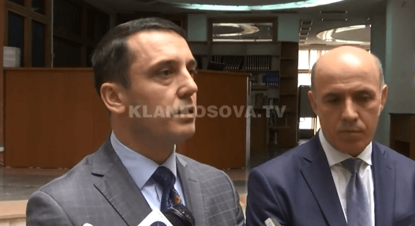 Ministri i Kulturës i del në ndihmë teatrit dhe bibliotekës kombëtare (VIDEO)