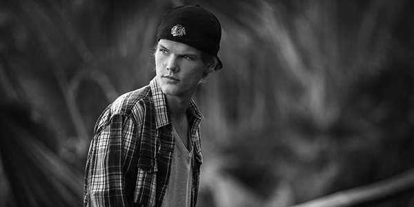 Kush ishte Avicii? DJ i ri që vdiq sot (VIDEO)
