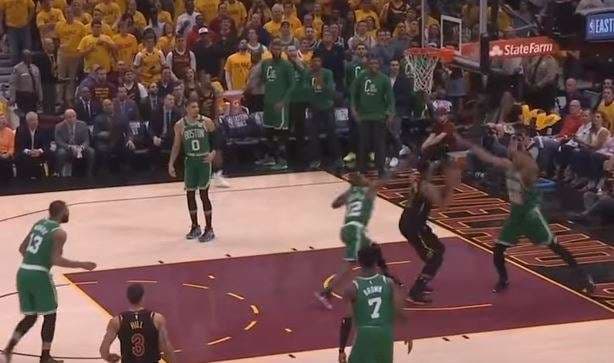 Cavs barazon serinë me Bostonin (VIDEO)