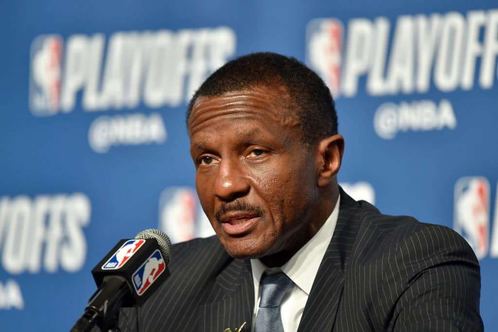 Shpallet trajneri më i mirë në NBA, shkarkohet nga klubi