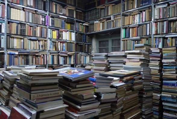 Shqiptarët gjithnjë e më pak po lexojnë libra