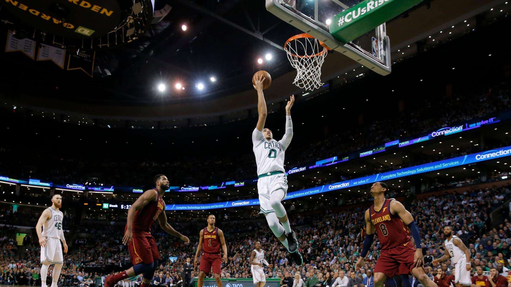Boston dominon ndaj Cleveland, fiton thellë finalen e parë të Lindjes