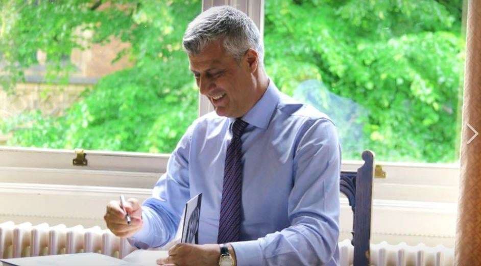 Thaçi nënshkruan librin e tij edhe për studentët dhe profesorët e Oxford-it