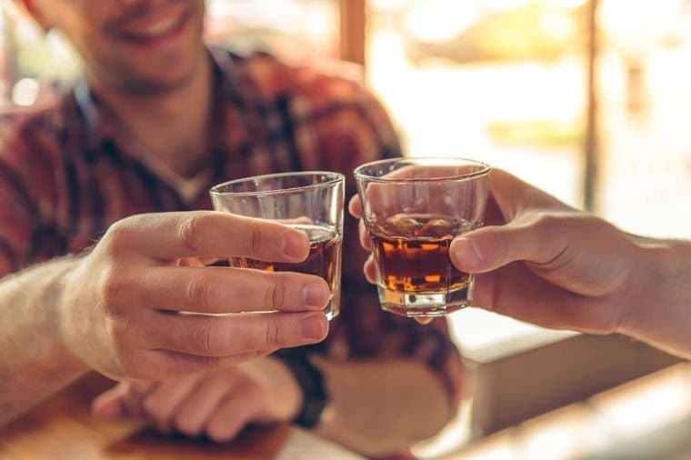 Pijet alkoolike, harroni para gjumit