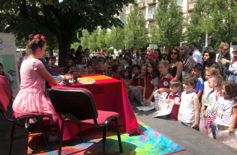 Shfaqja teatrale "Surpriza" si vazhdimësi e shënimit të Ditës Ndërkombëtare të Fëmijëve