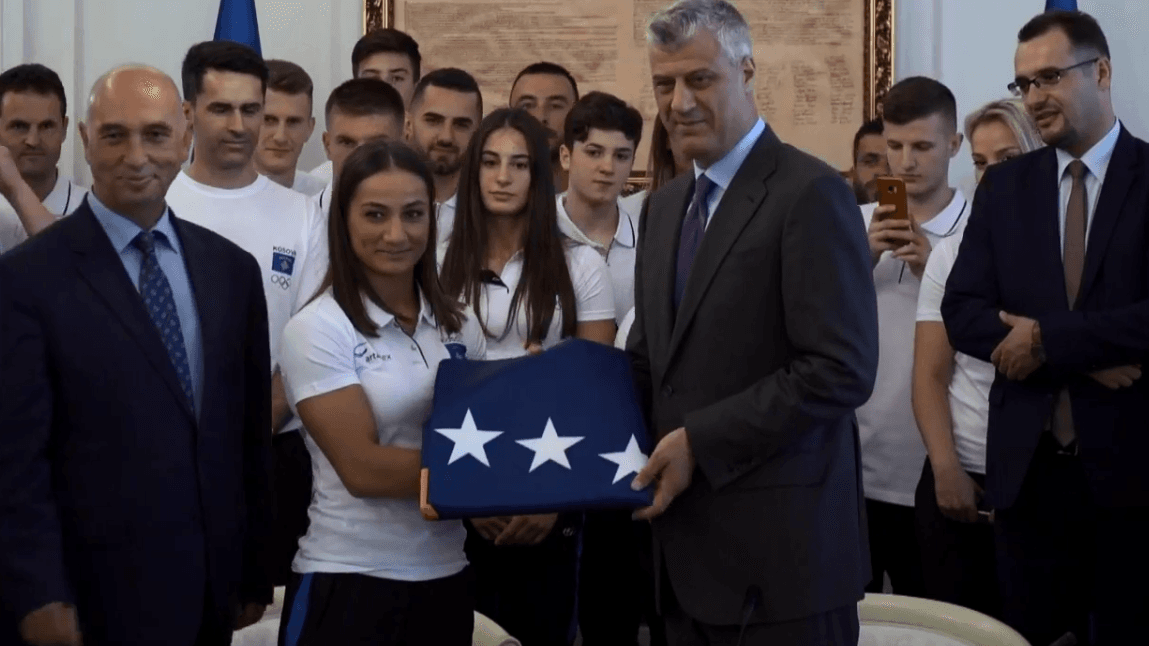 Flamuri i Kosovës i dorëzohet Ekipit Olimpik