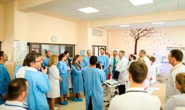 Neonatologjia bëhet me ultrazë për ekzaminim të foshnjave