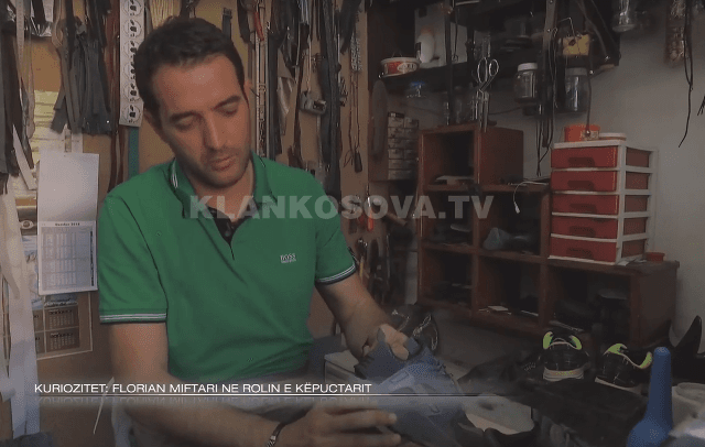 Basketbollisti Florian Miftari në rolin e këpucëtarit (VIDEO)