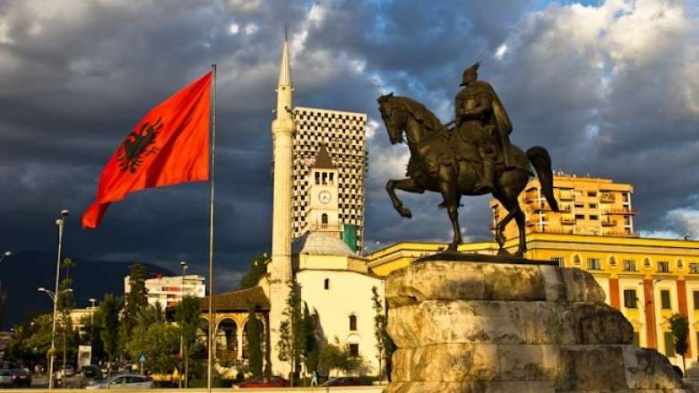 Klan Kosova ua sjell atmosferën festive të 28 nëntorit nga Amerika, Zvicra dhe Turqia