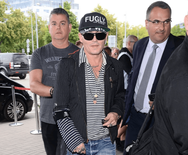 Shfaqet Johnny Depp, pas shqetësimeve për shëndetin
