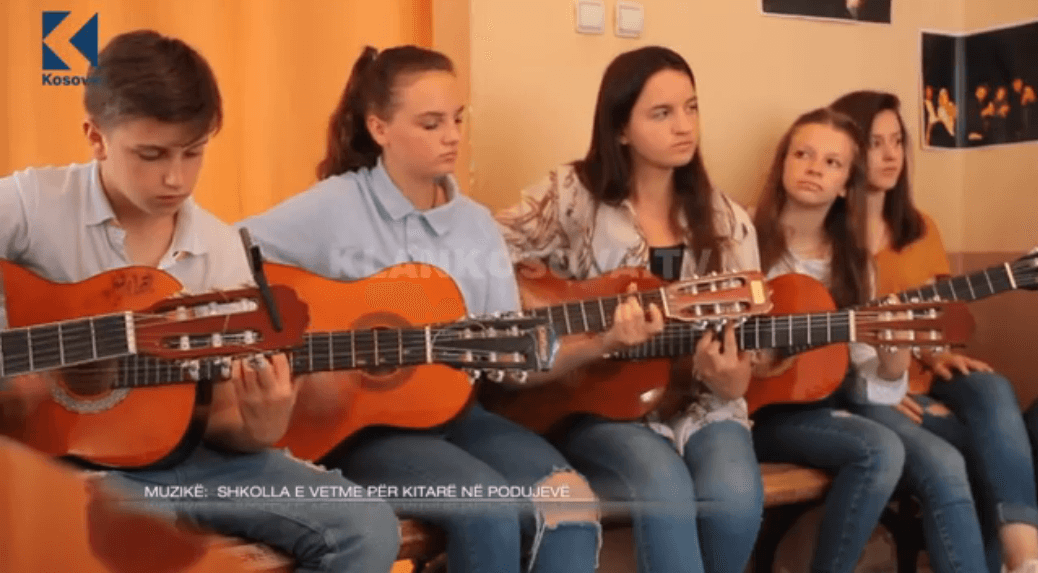 "Mirela", shkolla e vetme e kitarës në Podujevë (VIDEO)