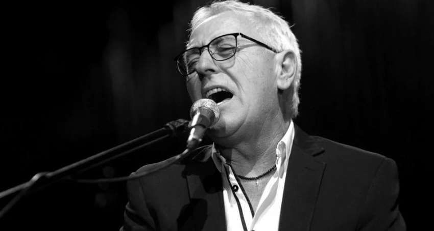 Vdes këngëtari i njohur kroat Oliver Dragojevic (VIDEO)