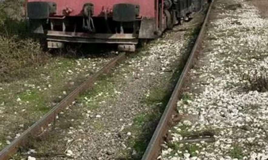 Aksident mes trenit dhe një automjeti në Fushë Kosovë