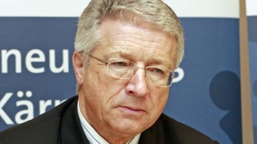 Petrisch: ShBA-të kërkuan nisjen e avionëve luftarakë pas Reçakut, evropianët negociata