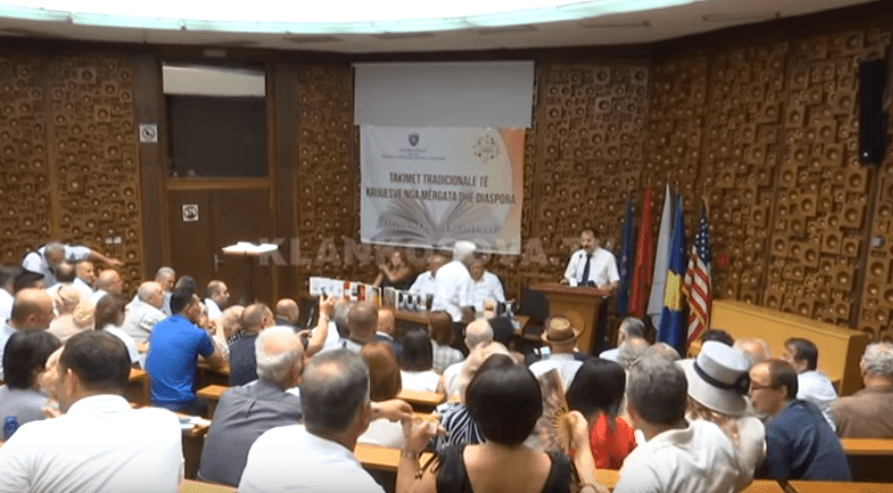 Mbahet edicioni i pestë i "Promenadë mërgimtare" (VIDEO)
