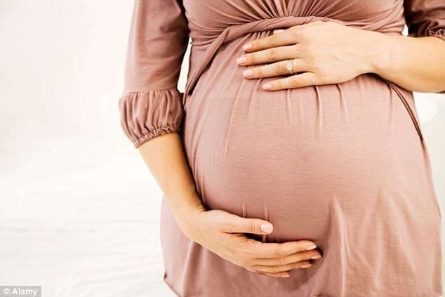 Ajri i ndotur prek mitrën, rritë rrezikun për sëmundje tek fetusi