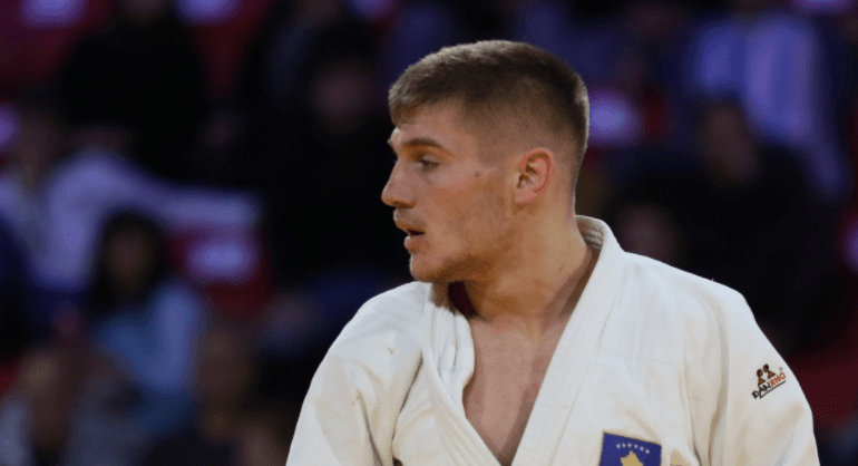 Akil Gjakova humb në finale nga Zhansay Smagulov