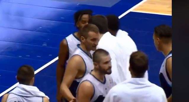 Dardan Berisha shqelmon bashkëlojtarin (VIDEO)