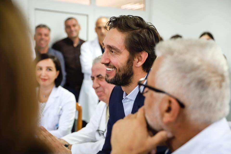Ministri Ismaili thotë se qytetarët janë të kënaqur me shërbimet moderne në Klinikën Emergjente (VIDEO)