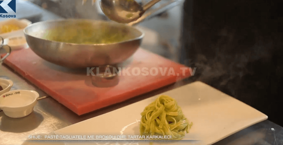 Si të përgatisni Taliatelle me brokoli dhe tartar karkaleci? (VIDEO)