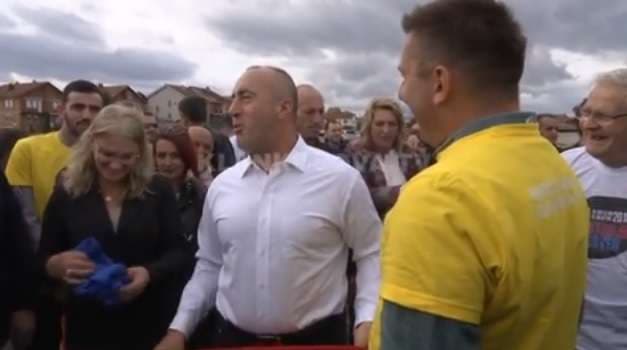 Haradinaj "skuqet" në Gjakovë (VIDEO)