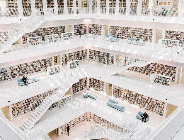 Për ata që i duan librat – këto biblioteka s’kanë fund (FOTO)