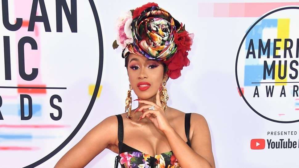 Cardi B shpenzon qindra dollarë për pamjen e saj