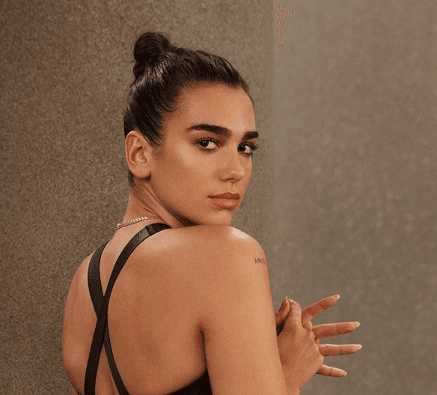 Dua Lipa me "Don't Start Now" arrin 100 milionë klikime në YouTube (VIDEO)