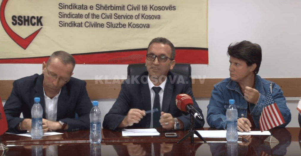 Shërbyesit civil paralajmërojnë greva (VIDEO)