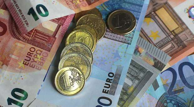 Kurseni kaq para në të 20-at që të bëheni milionerë në të 60-at