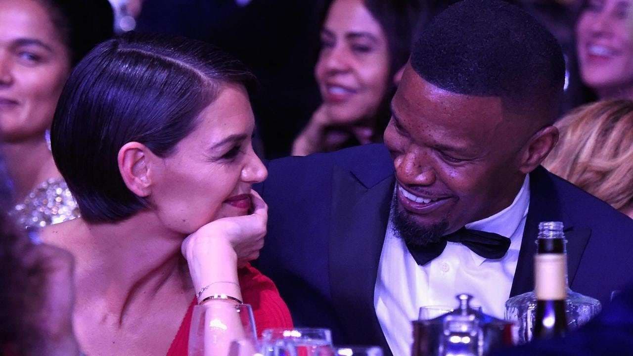 Pse Katie Holmes po mban unazë fejese?