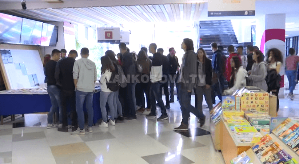 Në Kolegjin AAB sot u hap Panairi Vjeshtor i Librit (VIDEO)