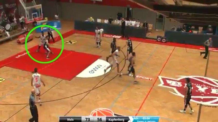 Godet me grusht kundërshtarin që i shënoi kosh (VIDEO)