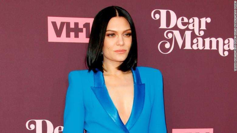 Jessie J tregon sensin e saj të çuditshëm të modës