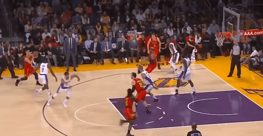 Lakers fitojnë krejt në fund (VIDEO)