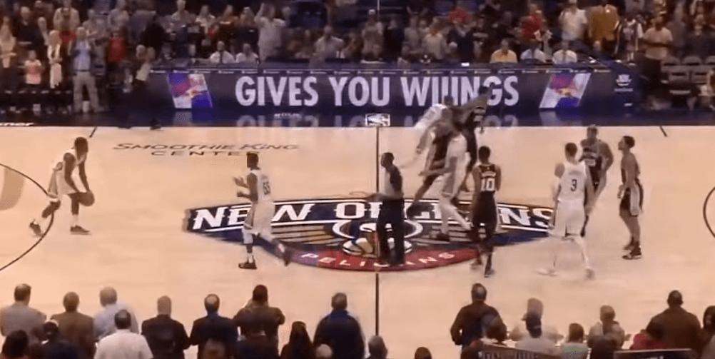Pelikanët triumfojnë ndaj Spurs (VIDEO)