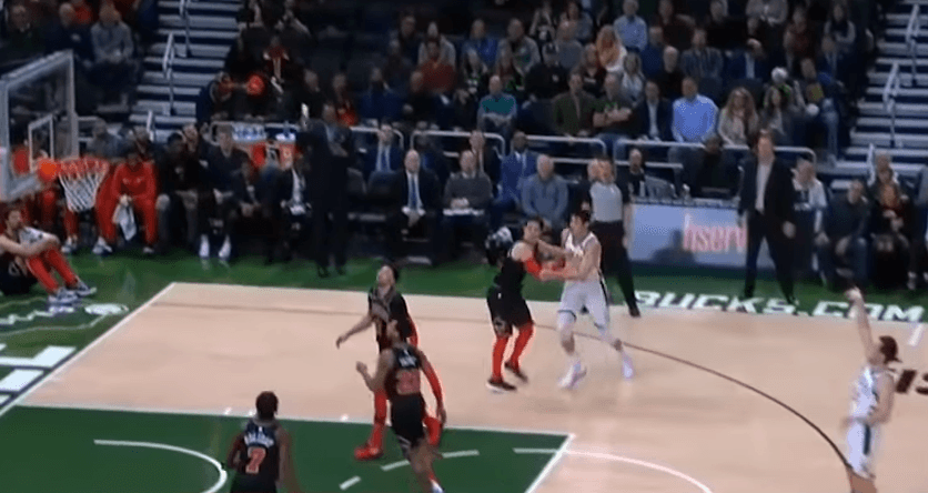 Bucks triumfojnë ndaj Bulls (VIDEO)
