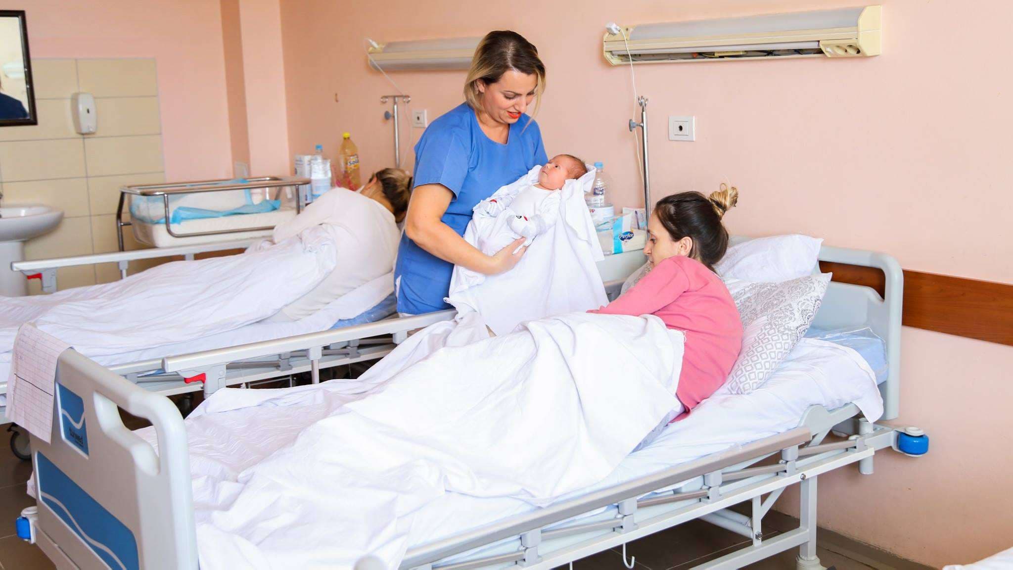Ministri Ismaili: Trajtimi i pacientëve, primare në transformimin e shëndetësisë
