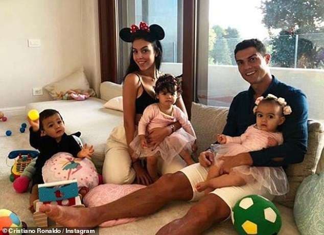 Fejohen Cristiano Ronaldo dhe Georgina Rodriguez (FOTO)