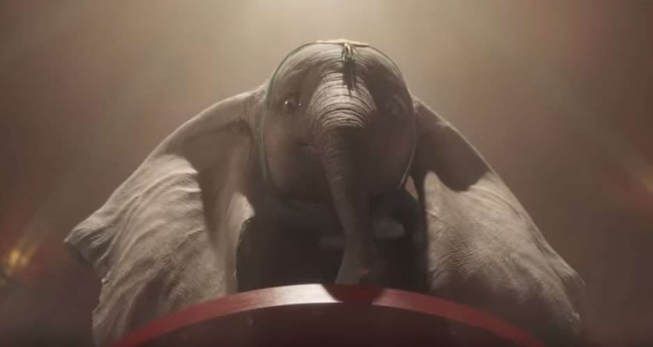 ‘Dumbo’ mirëpritet në cirk në trajllerin e ri (VIDEO)