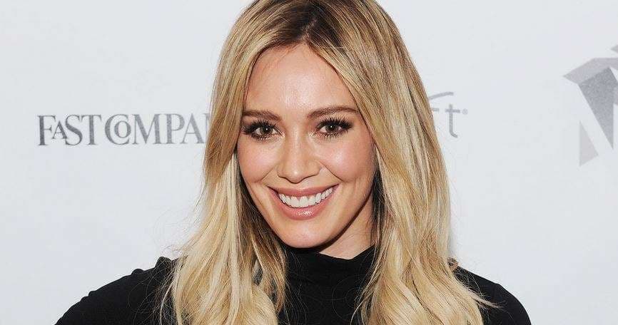 Hilary Duff publikon videon e realizuar menjëherë pas lindjes së vajzës
