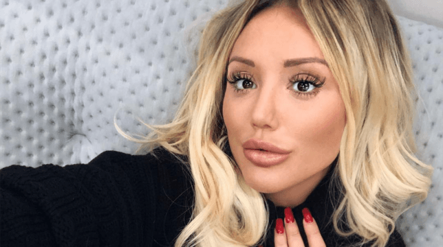 Charlotte Crosby thyen hundën (FOTO)