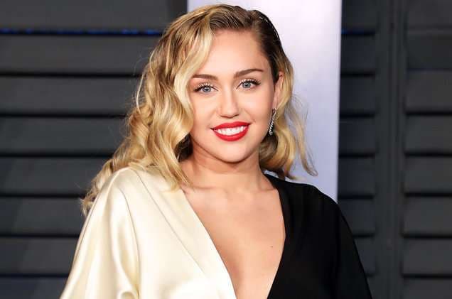 Digjet edhe shtëpia e Miley Cyrus pas zjarreve në Kaliforni