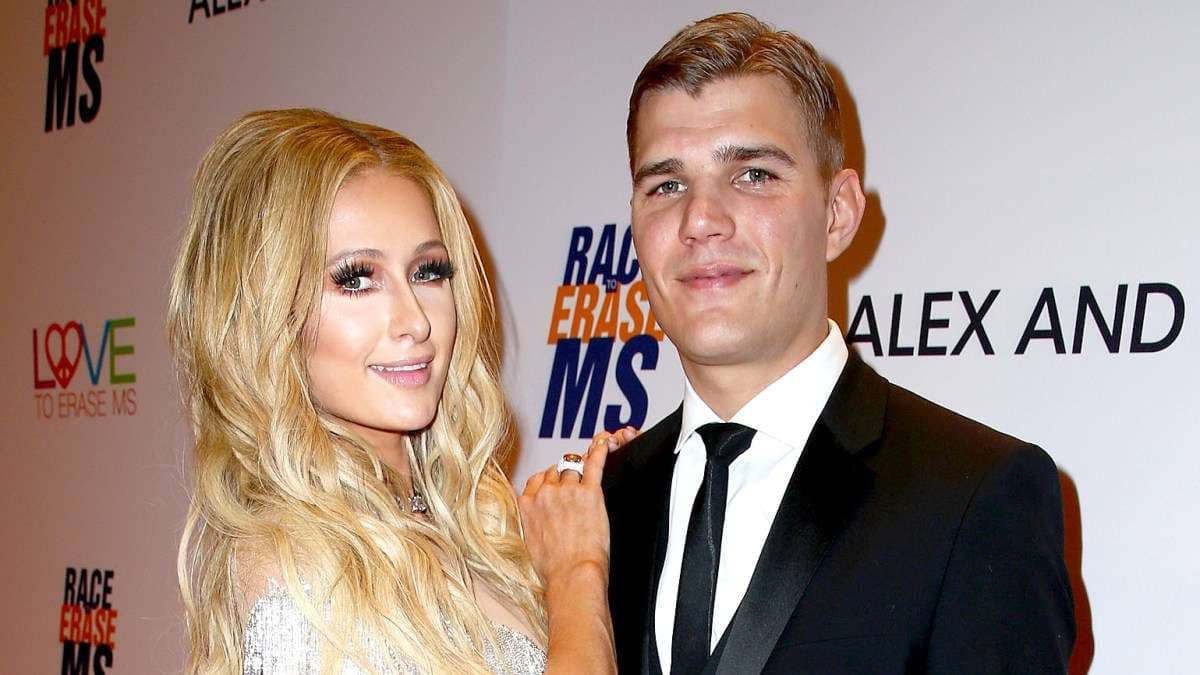Paris Hilton ndahet nga i fejuari