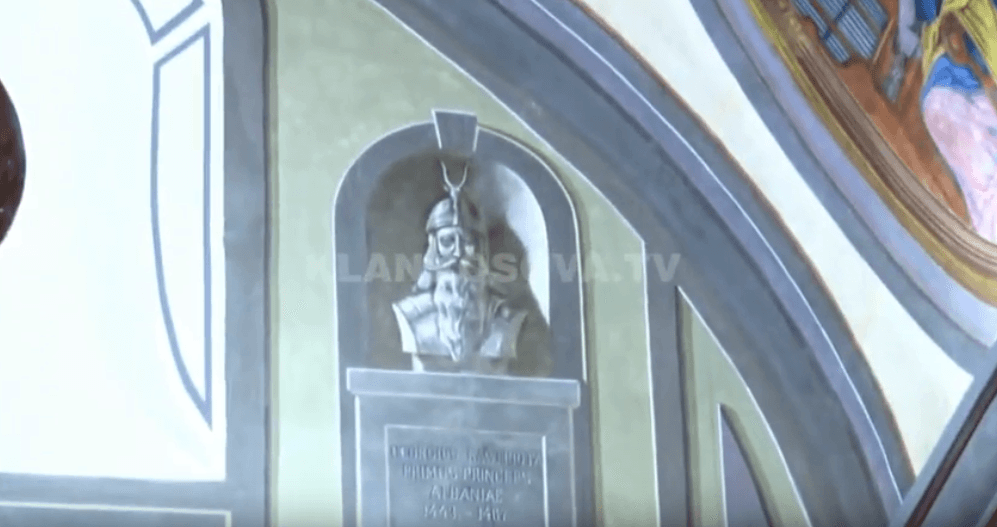 Përurohet një pikturë e veçantë e heroit kombëtar (VIDEO)