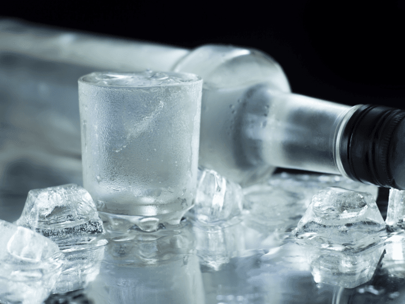 Pse nuk duhet ta fusim në frigorifer vodkën?