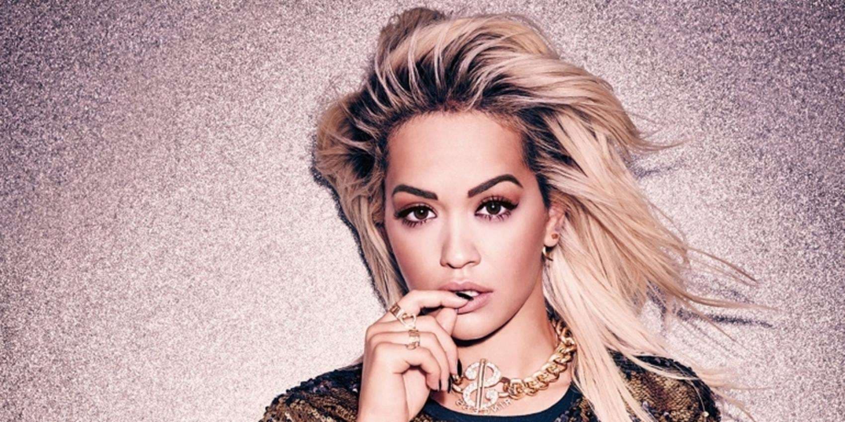 Rita Ora sërish bën tatuazh (FOTO)